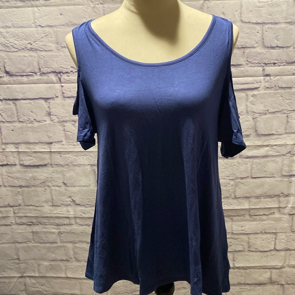 Cold shoulder, light and flowy. Soft navy blue woman’s blouse